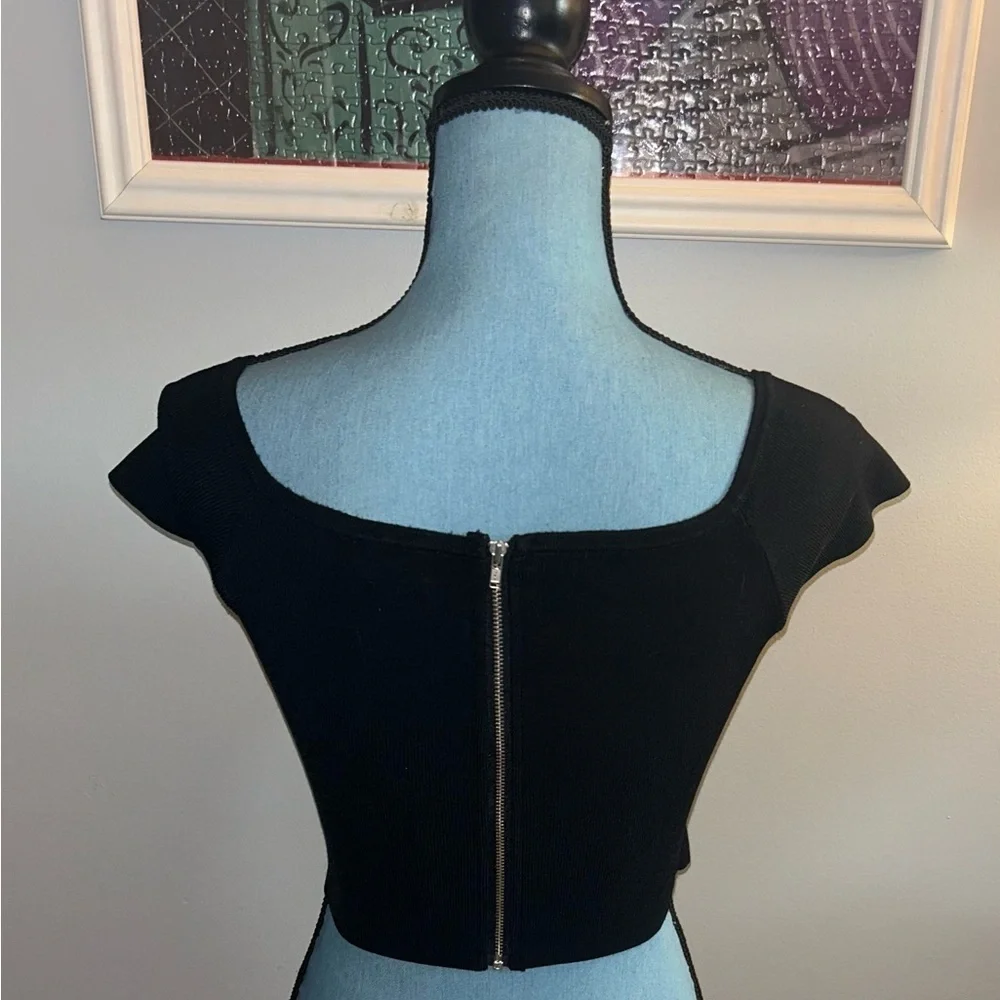 YUMI KIM Cropped Black Fitted Top Size XS Bought on Revolve Very Nice Condition